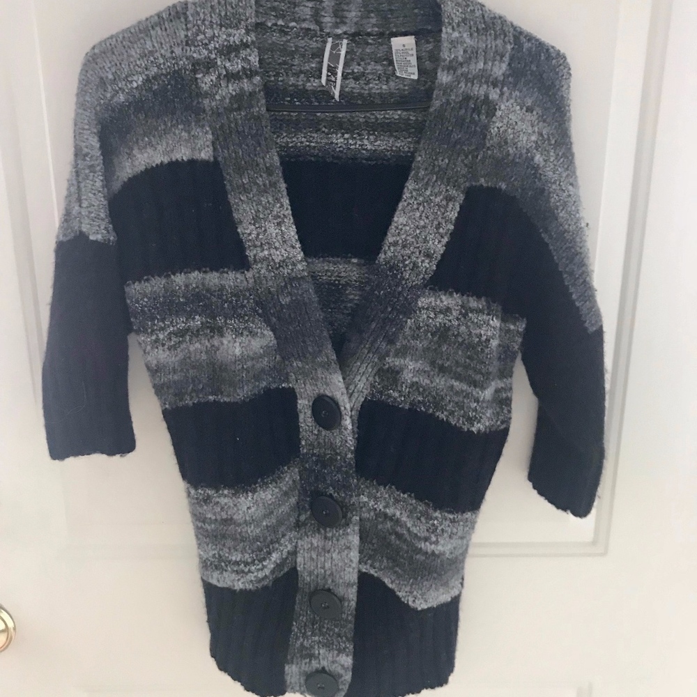 Buckle 3/4 Sleeve Sweater